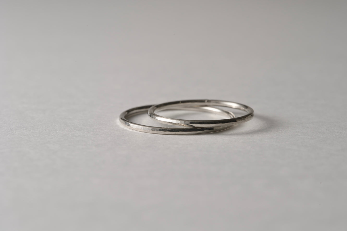 Delicate 18k gold ring / 1.0mm