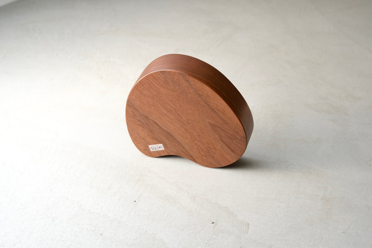 tabine “mitten tray / Walnut” (742)