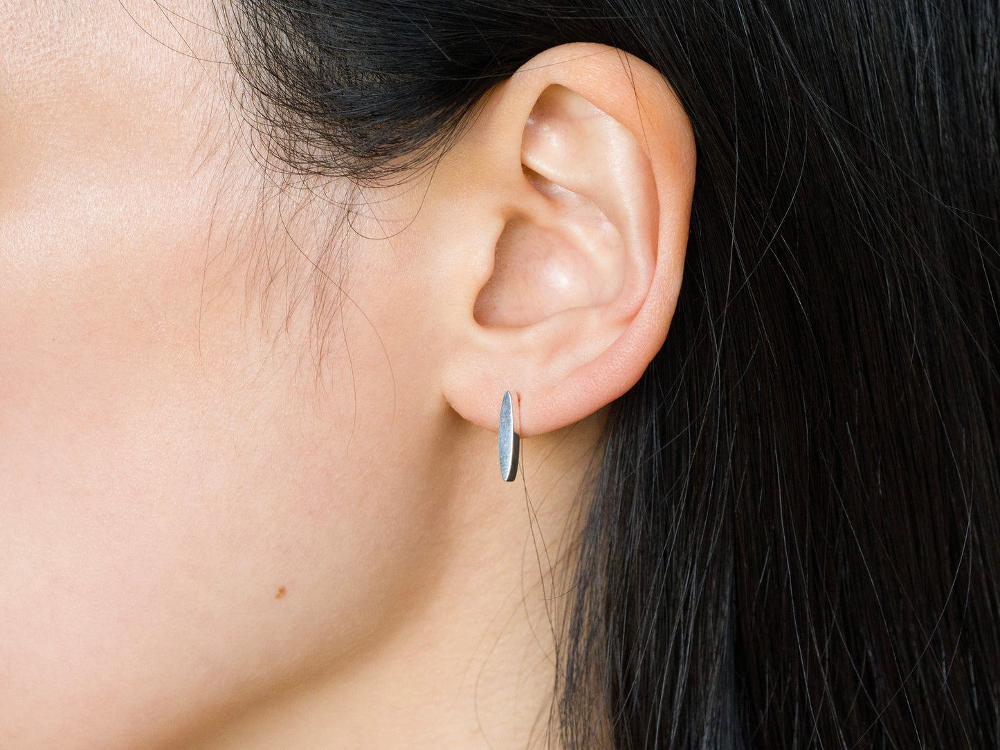 Raindrop-like earrings / 1 piece
