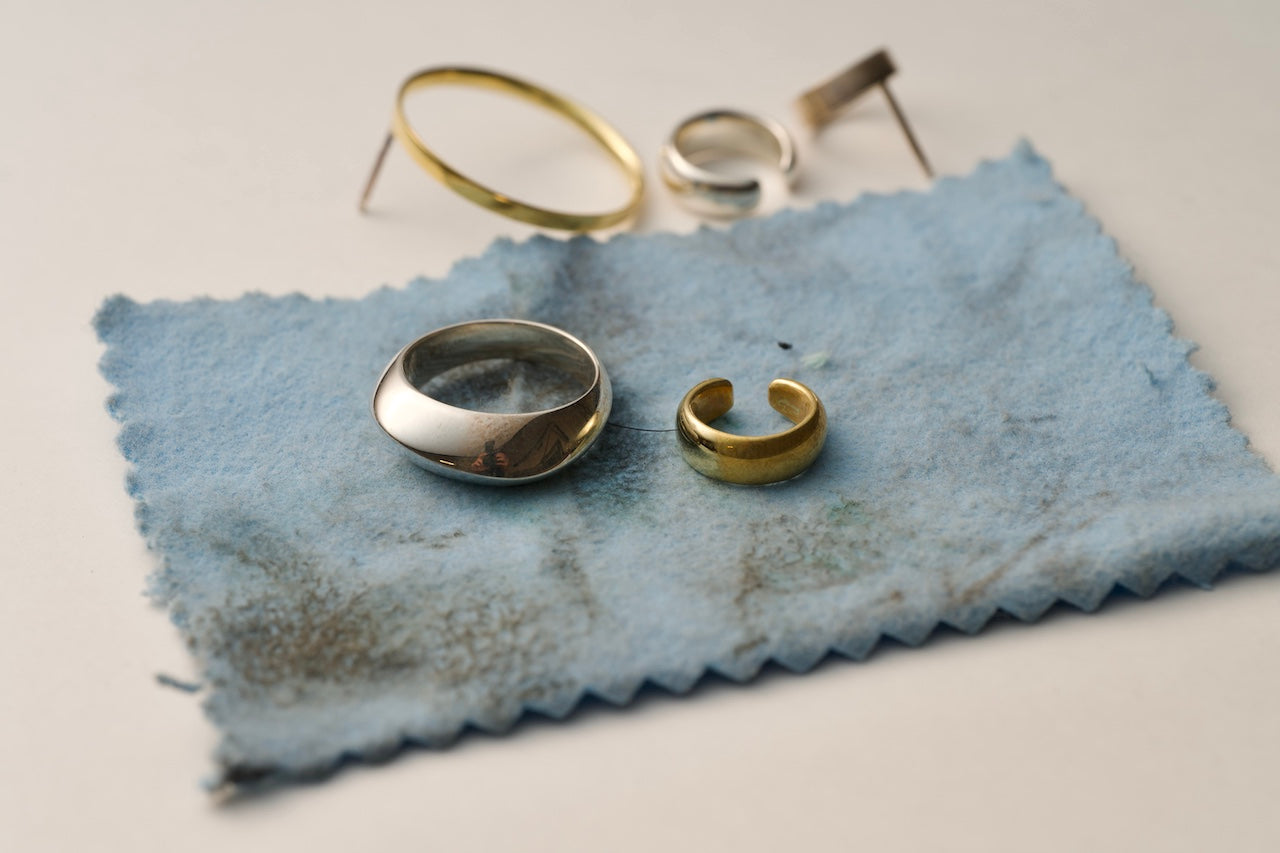 つや仕上げ用の黒ずみ取り除きクロス