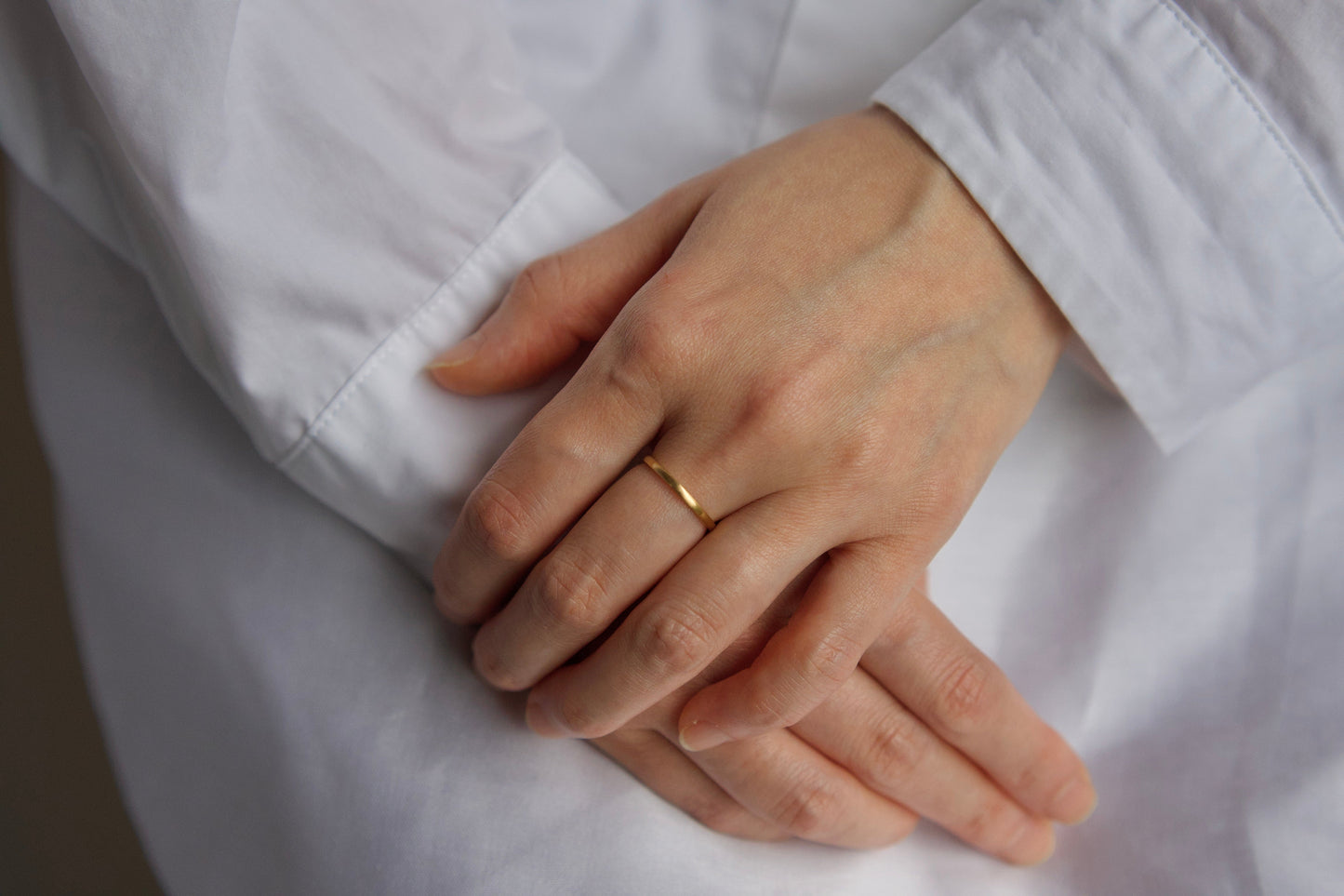 Delicate 18k gold ring / 1.5mm