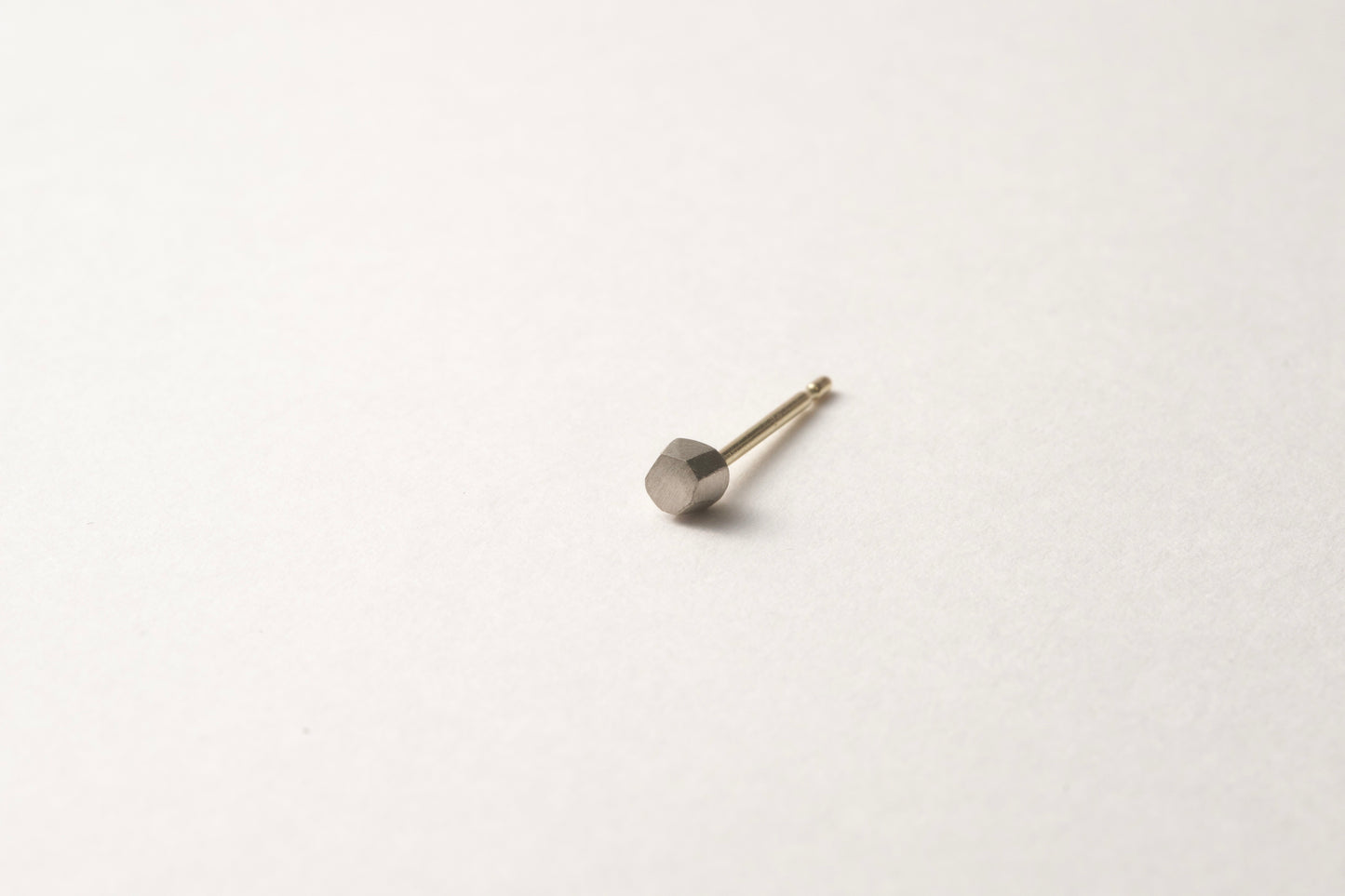 18k gold pebble earrings / one