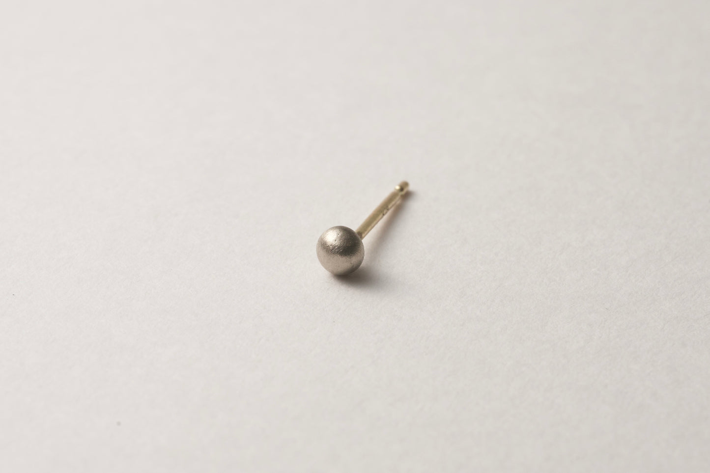 18k gold pebble earrings / one