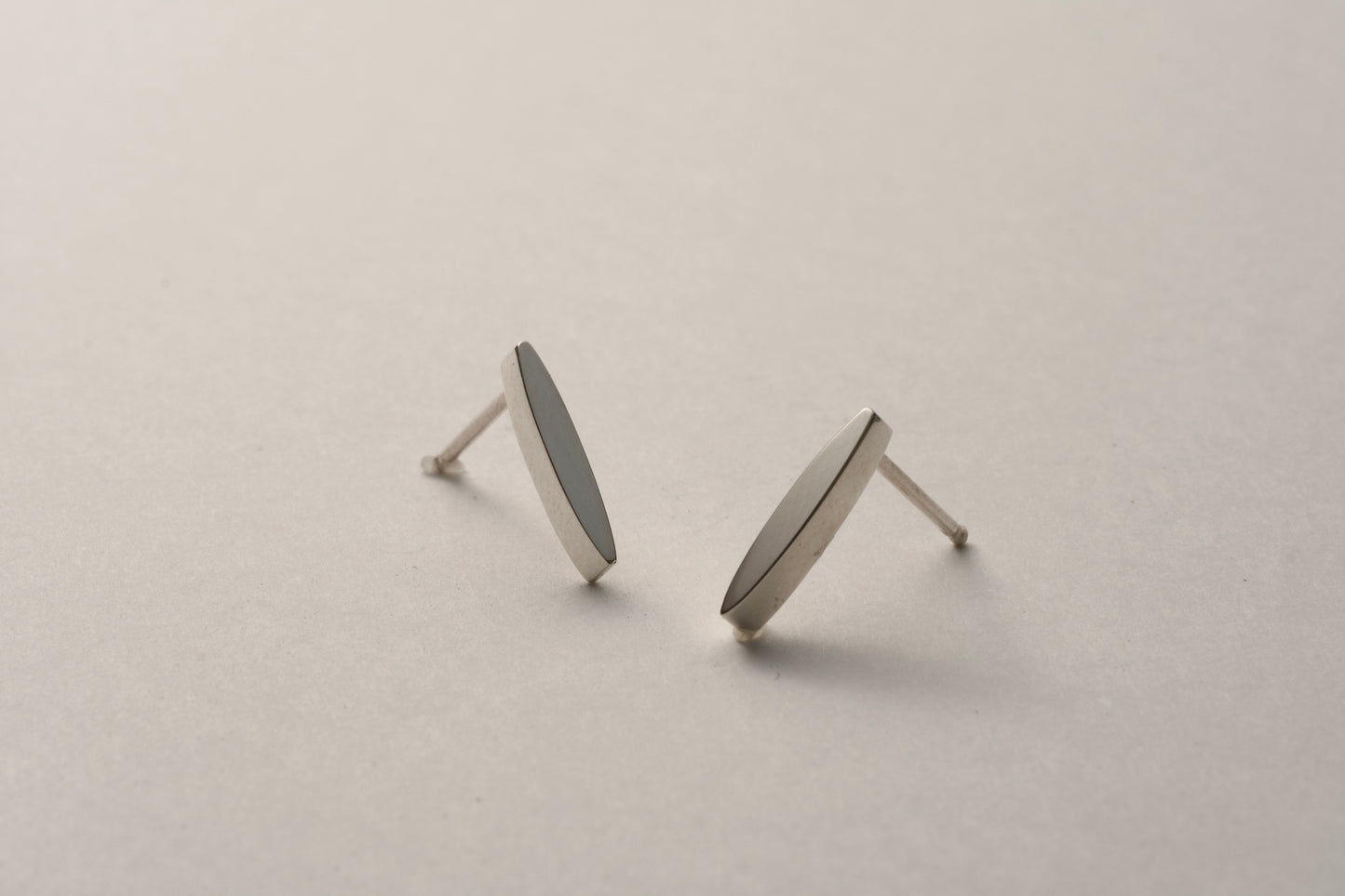 Raindrop-like earrings / 1 piece