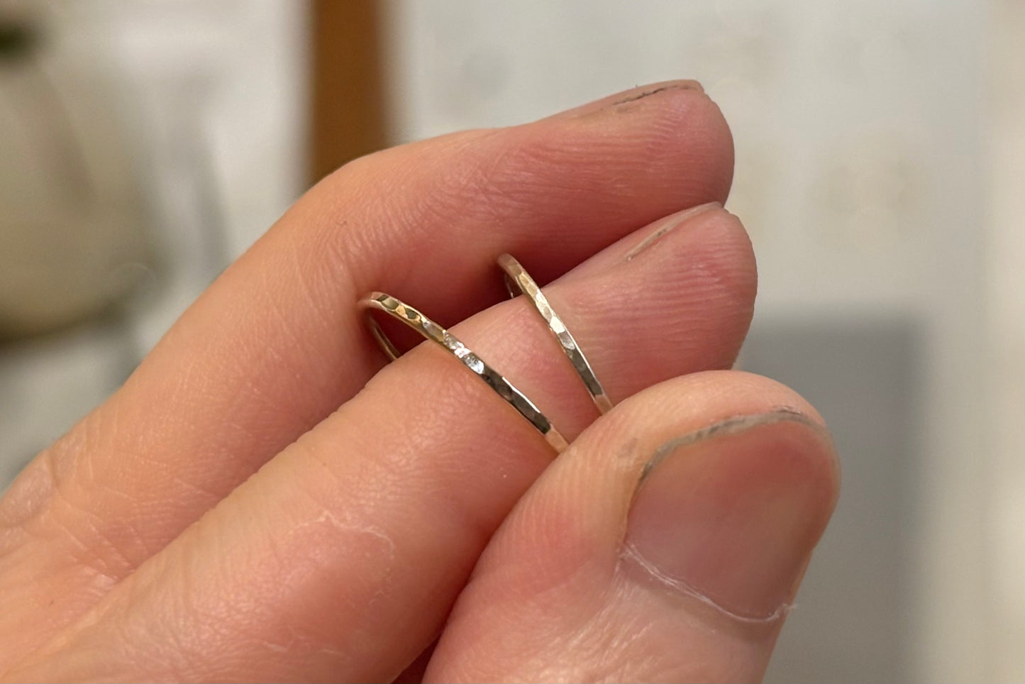 Delicate hammered silver ring / 1.0mm