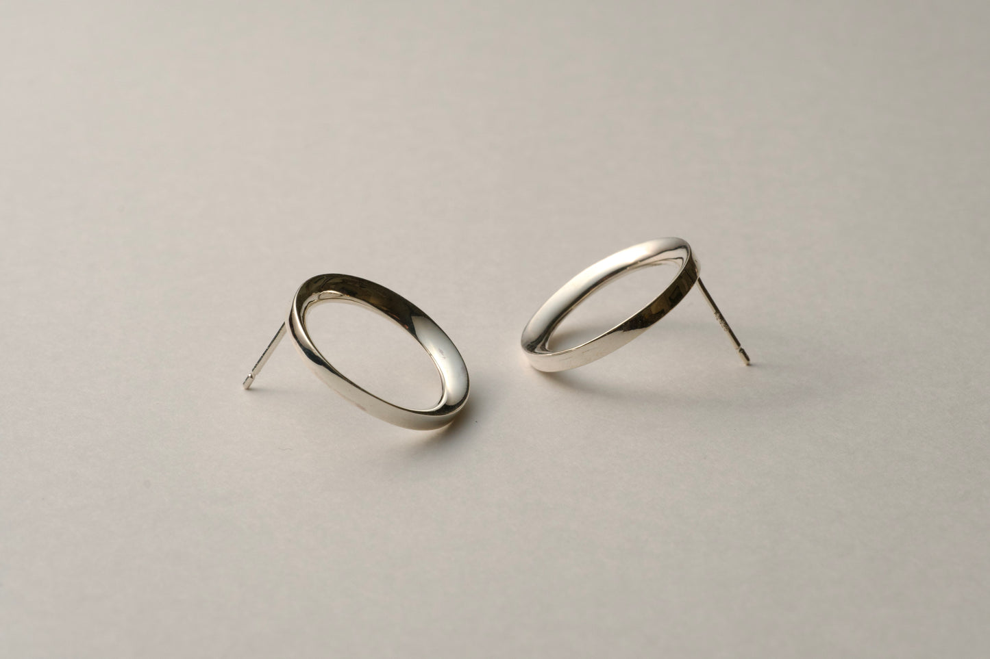 Silver ring earrings / one