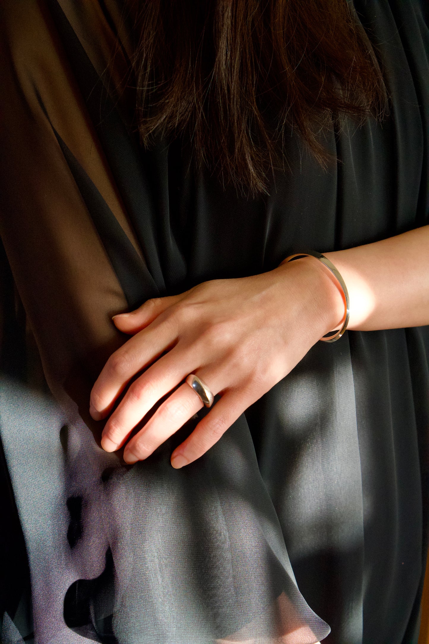 (薬指)〔001〕Silver Edge Ring (手首)〔003〕Silver Edge Bangle