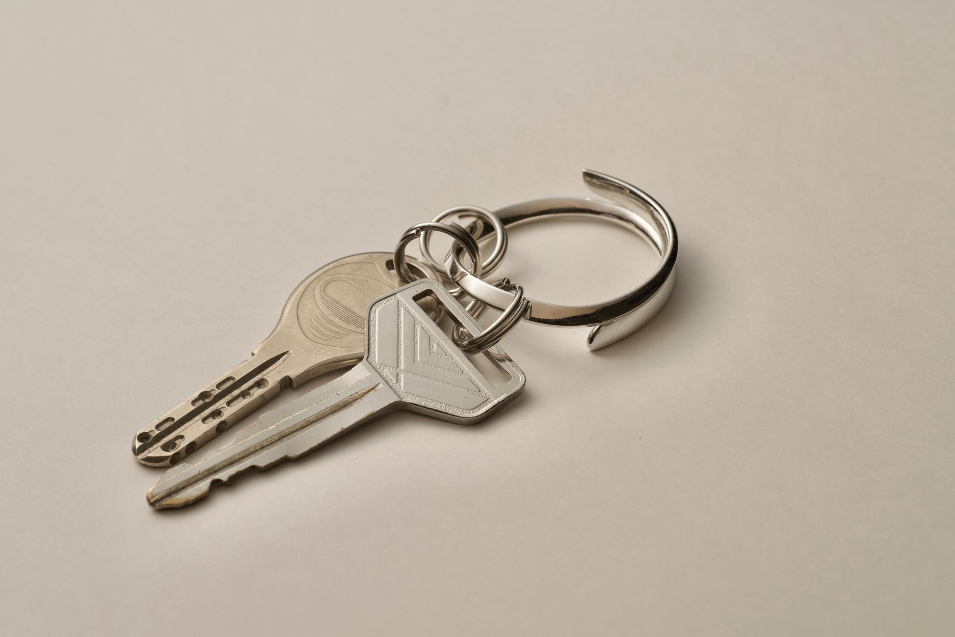 鍵がついた〔004 Silver Key Loop〕