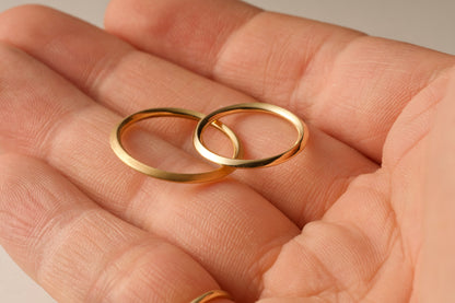 角ばった18金の指輪  / 1.8mm