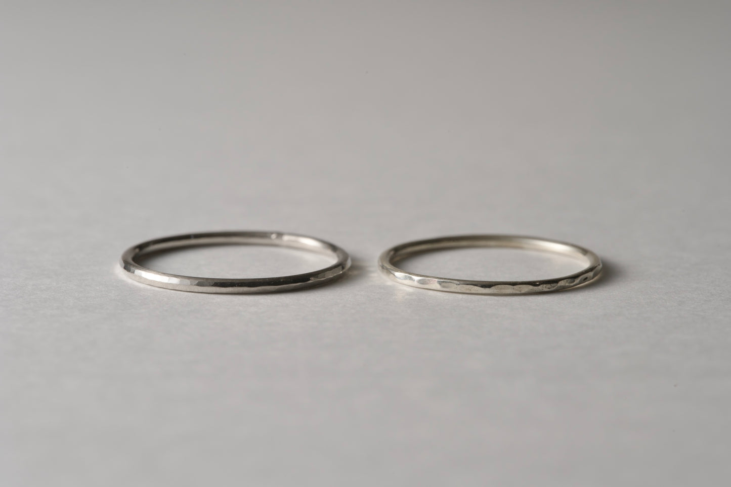 Delicate 18k gold ring / 1.0mm