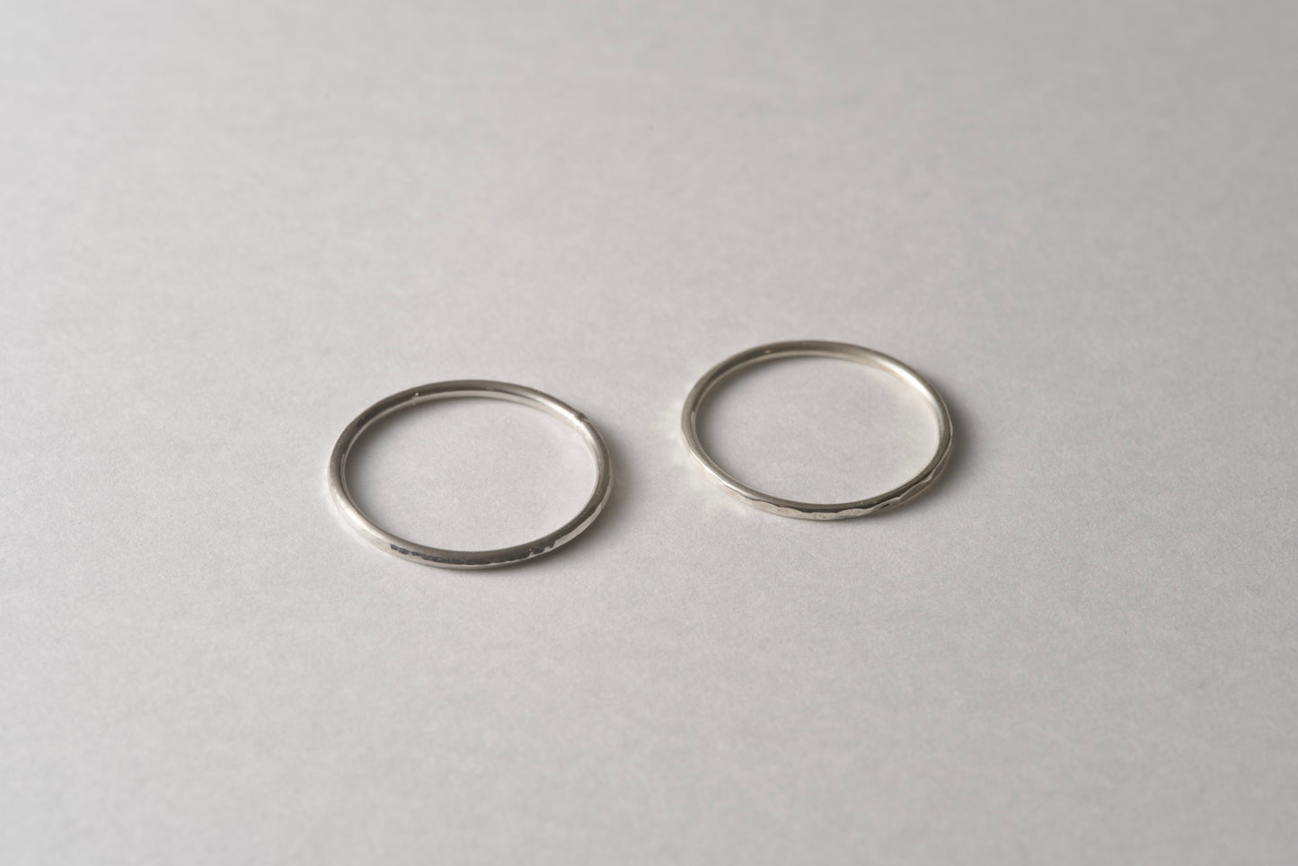Delicate 18k gold ring / 1.0mm