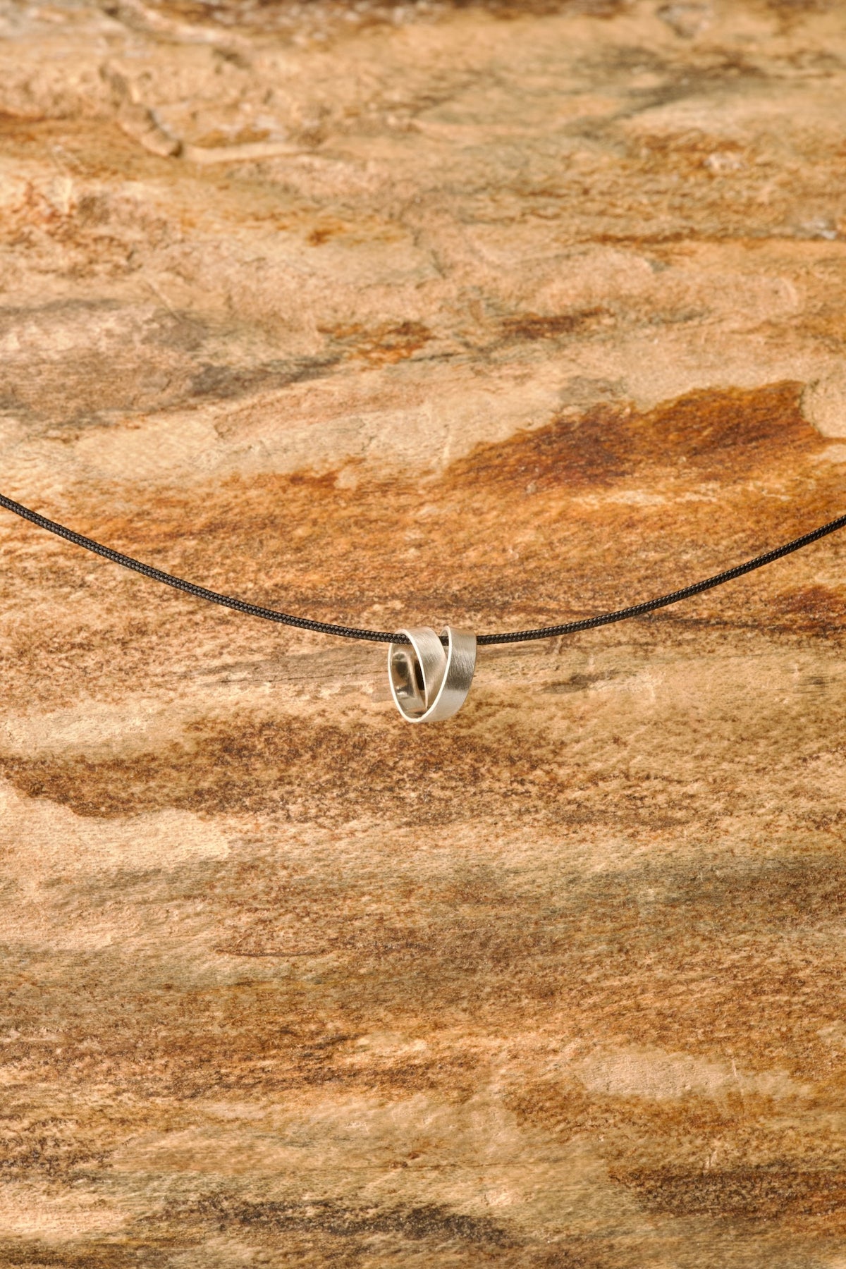 【10月30日(金)20時発売】iki × dzdz Collaboration Choker