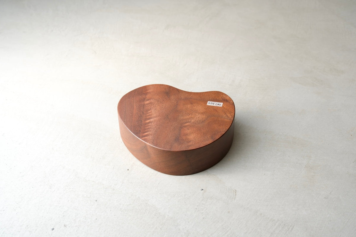 tabine “mitten tray / Walnut” (742)