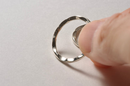 波打った銀の指輪 / 1.8mm