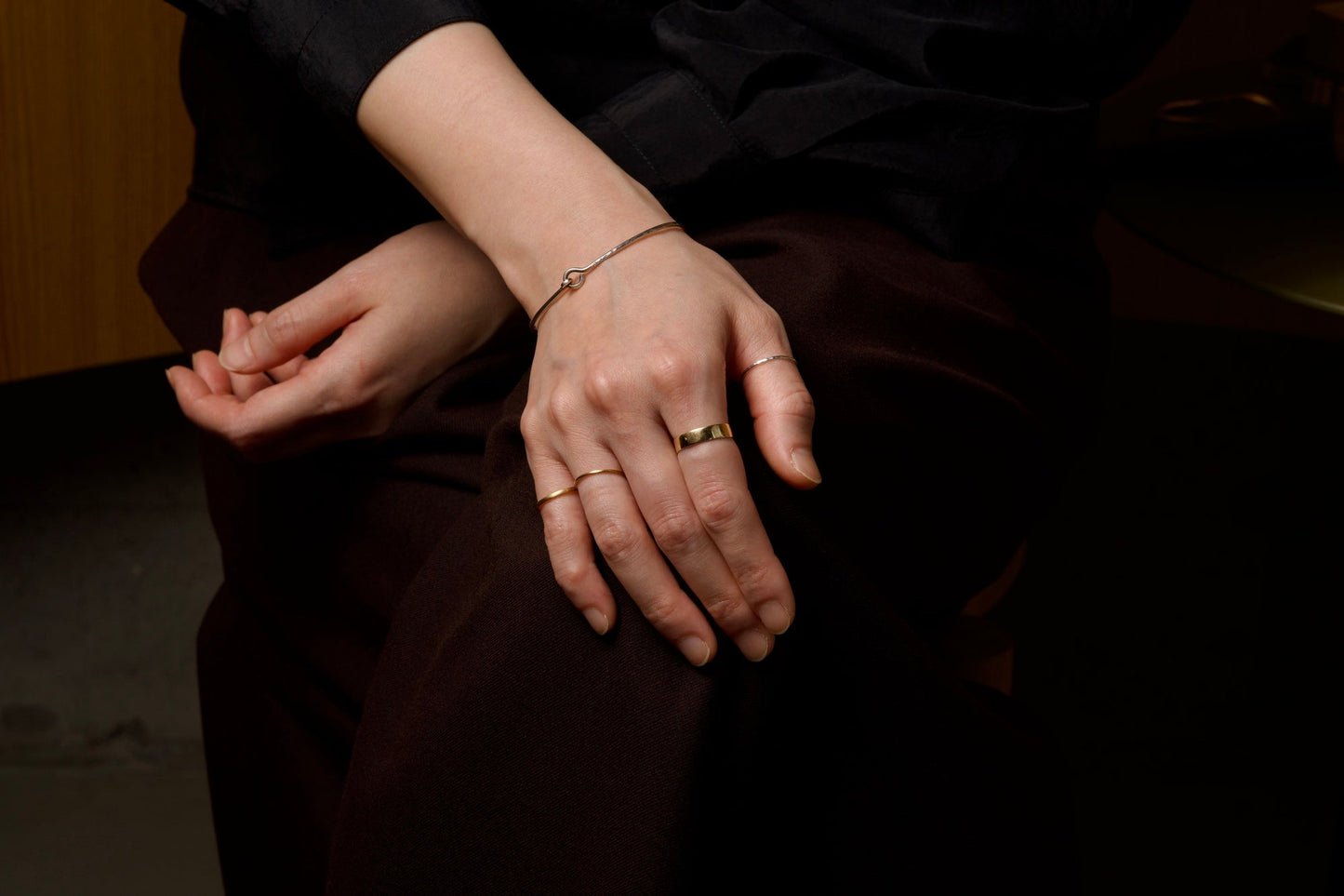 槌目の入った銀の華奢な指輪 / 1.0mm