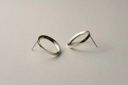 銀のリングピアス / ひとつ