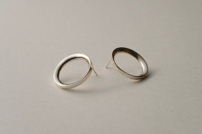銀のリングピアス / ひとつ