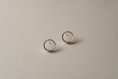 小さな銀のリングピアス / ひとつ