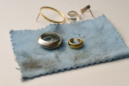 つや仕上げ用の黒ずみ取り除きクロス