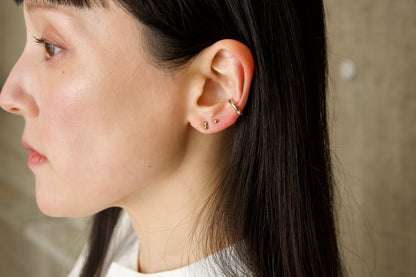 18k gold pebble earrings / one