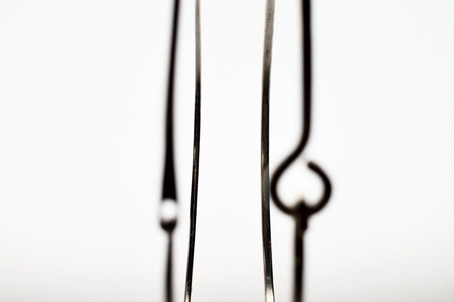 槌で叩き上げた腕輪 / 曲げフック