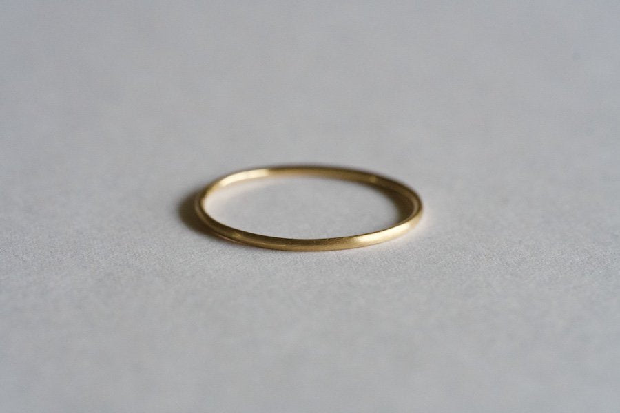 18金の華奢な指輪  / 1.0mm