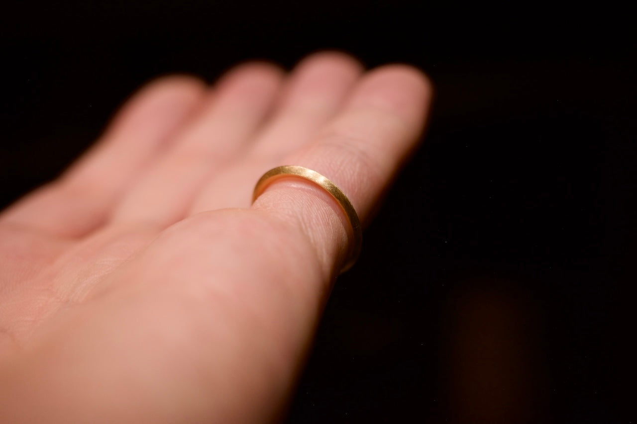 角ばった18金の指輪  / 1.8mm