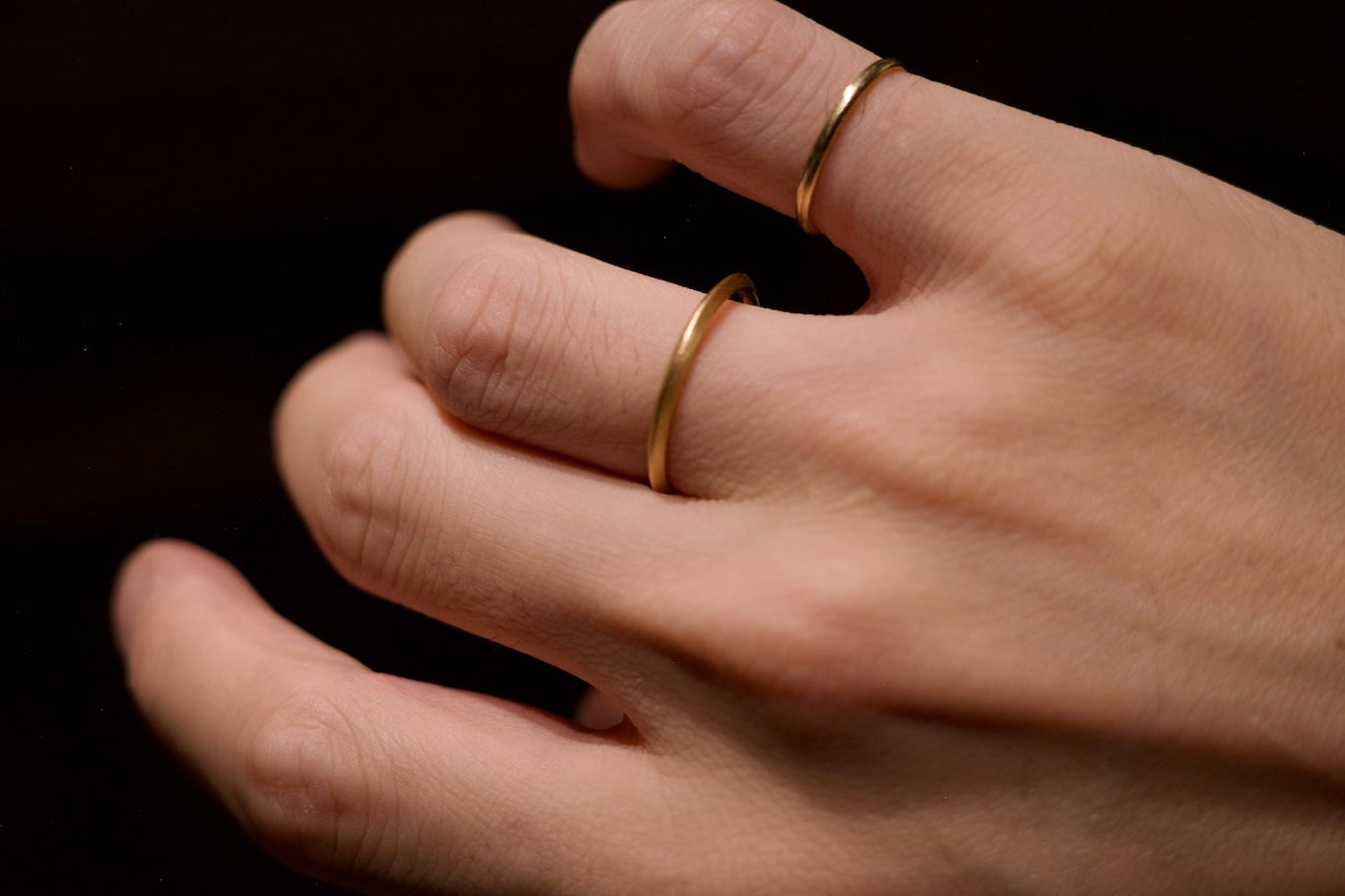 角ばった18金の指輪  / 1.8mm