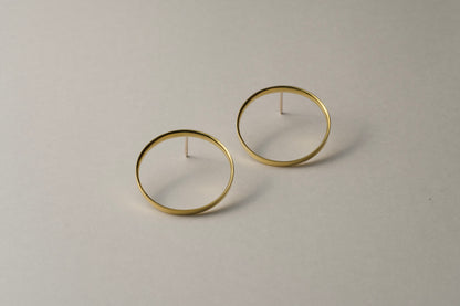 Brass ring earrings / one