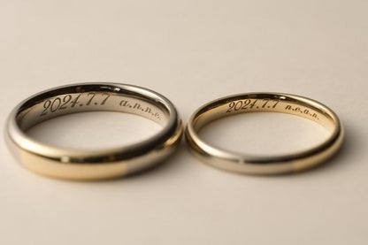 左側の指輪の内側に「2024.7.7 a.n.n.e.」右側に「2024.7.7 n.e.a.n.」の刻印