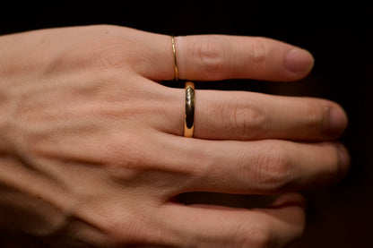 (薬指)K18 Classic Oval Ring / 3.2mm (小指)18金の平らに叩き上げた指輪 / 0.7mm