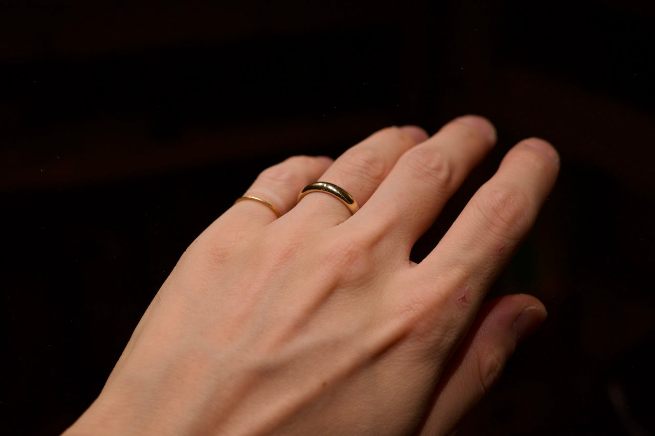 (薬指)K18 Classic Oval Ring / 3.8mm (小指)18金の平らに叩き上げた指輪 / 0.7mm
