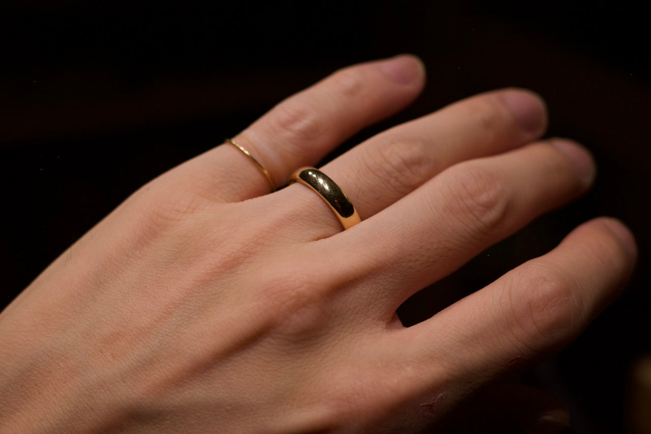 (薬指)K18 Classic Oval Ring / 4.4mm (小指)18金の平らに叩き上げた指輪 / 0.7mm