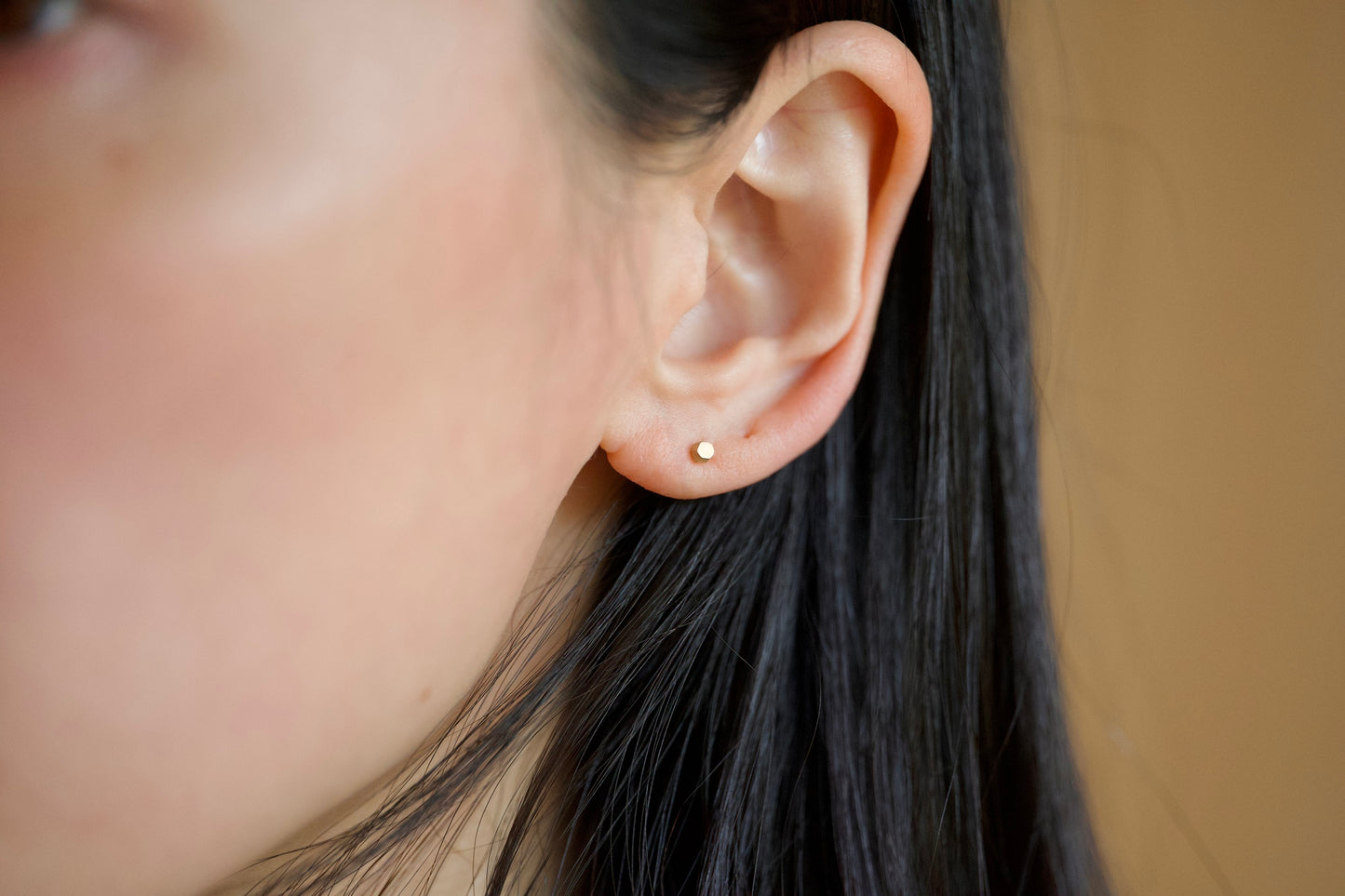 18k gold pebble earrings / one