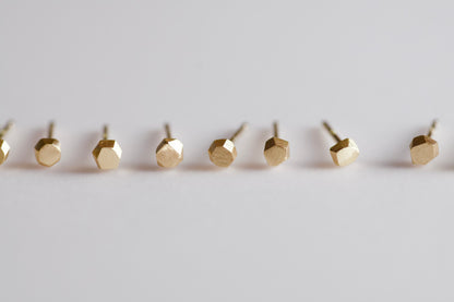 18k gold pebble earrings / one