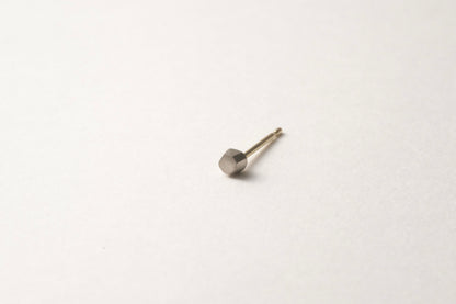 18k gold pebble earrings / one