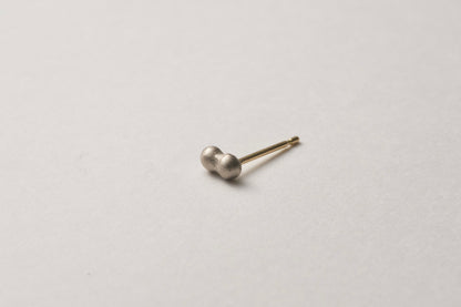 18k gold pebble earrings / one