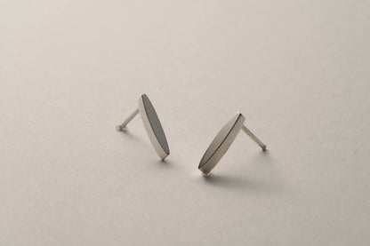 Raindrop-like earrings / 1 piece