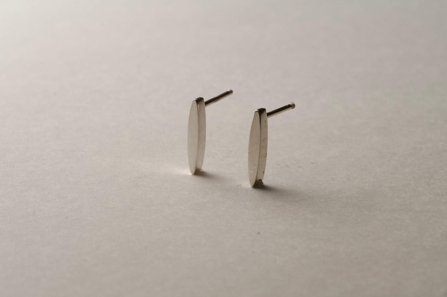 Raindrop-like earrings / 1 piece