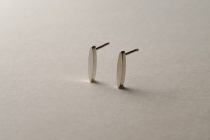 Raindrop-like earrings / 1 piece