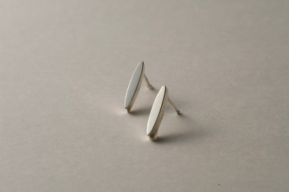 Raindrop-like earrings / 1 piece