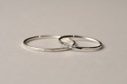 Delicate hammered silver ring / 1.0mm