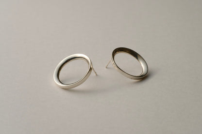 Silver ring earrings / one
