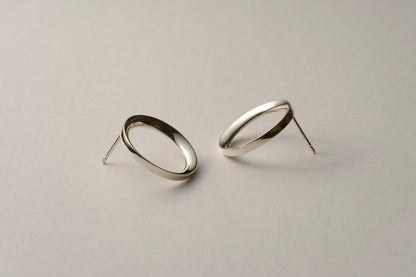 Silver ring earrings / one