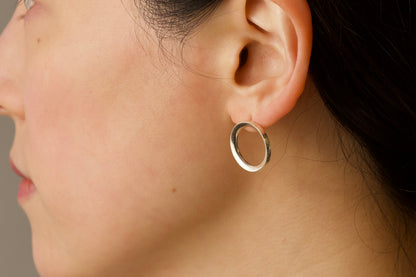 Silver ring earrings / one