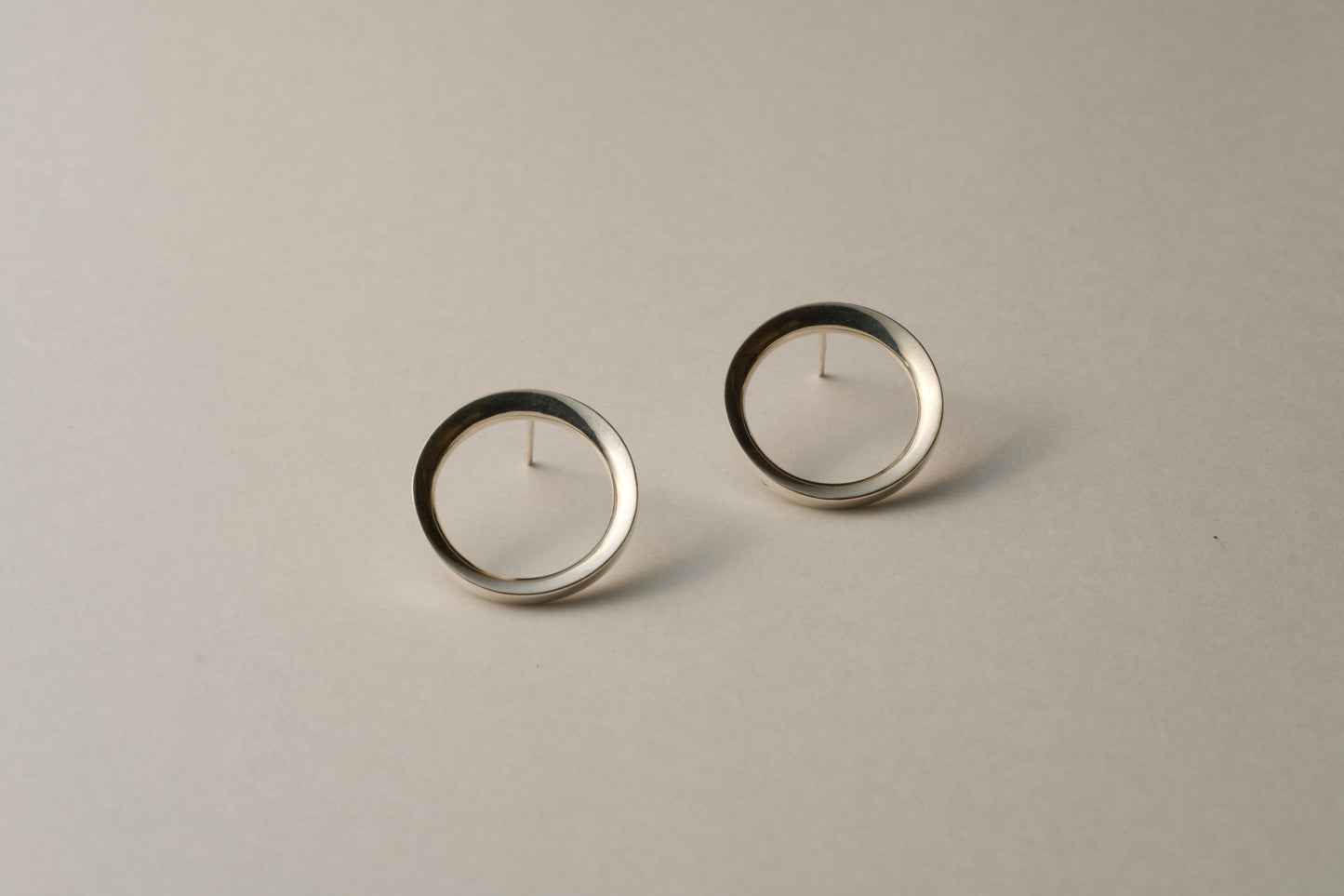 Silver ring earrings / one