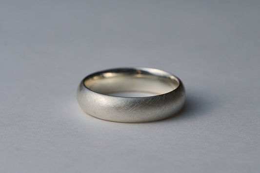 銀の丸い指輪 / 4.5mm