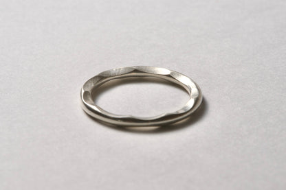 Wavy silver ring / 1.8mm